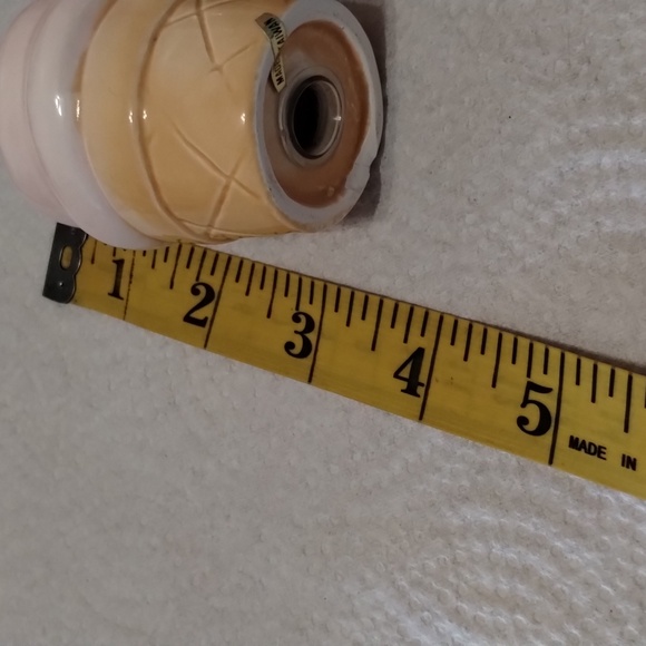 Ceramic icecream salt pepper shakers - Picture 4 of 5